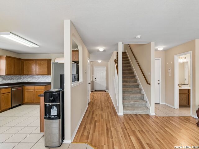 Listing photo id 14 for 235 Roadrunner