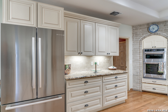 Listing photo id 8 for 13058 Hunters Cir N