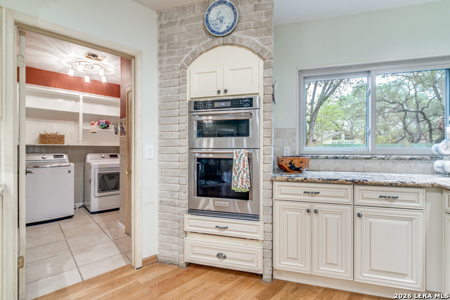 Listing photo id 10 for 13058 Hunters Cir N