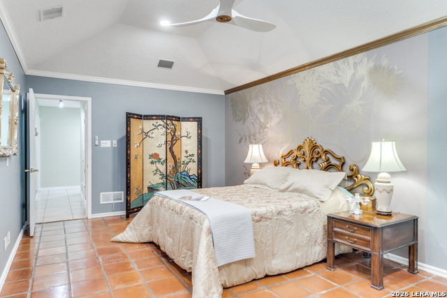 Listing photo id 13 for 13058 Hunters Cir N