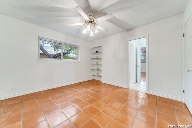 Listing photo id 17 for 13058 Hunters Cir N