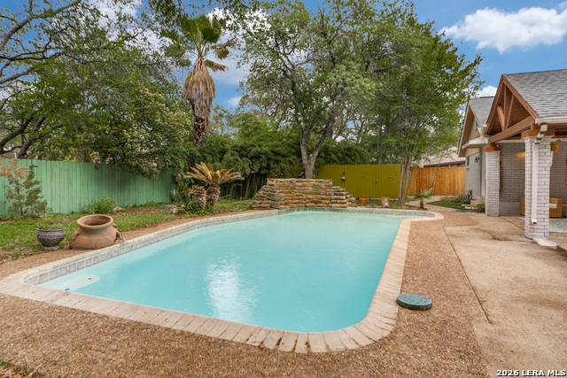 Listing photo id 24 for 13058 Hunters Cir N