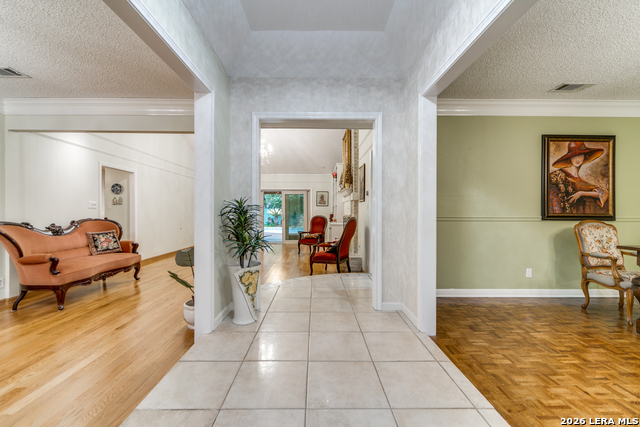 Listing photo id 1 for 13058 Hunters Cir N