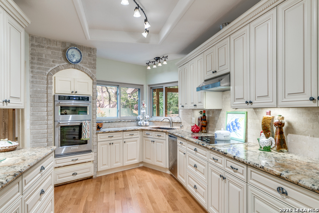 Listing photo id 7 for 13058 Hunters Cir N