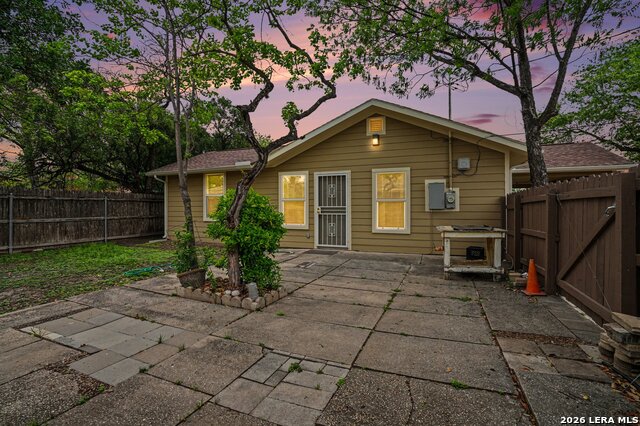 Image 2 of 38 For 205 Balcones Heights Rd