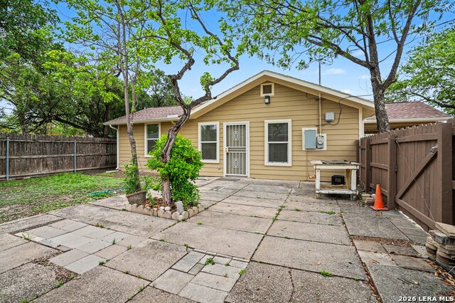 Image 37 of 38 For 205 Balcones Heights Rd