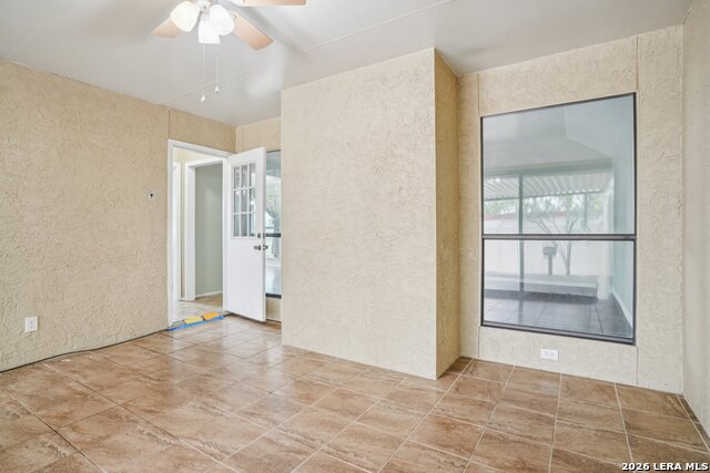 Image 28 of 33 For 5800 Royal Club