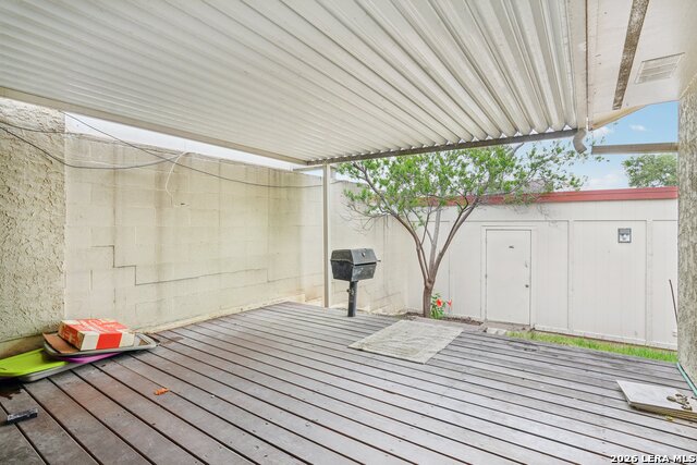 Image 30 of 33 For 5800 Royal Club