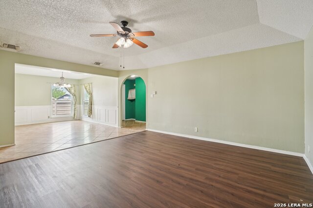 Image 7 of 33 For 5800 Royal Club