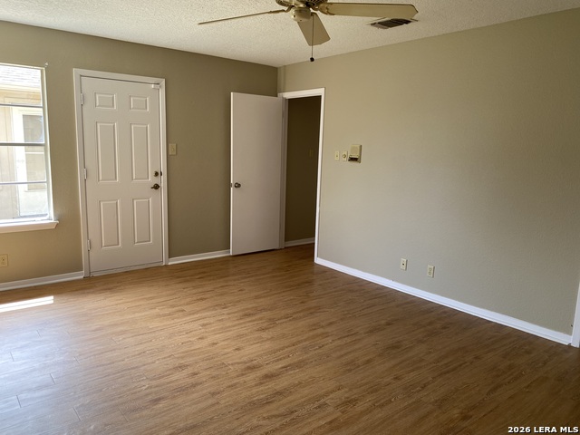 Image 13 of 25 For 5842 Spring Vly