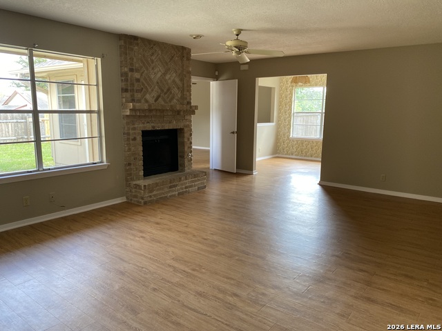 Image 4 of 25 For 5842 Spring Vly