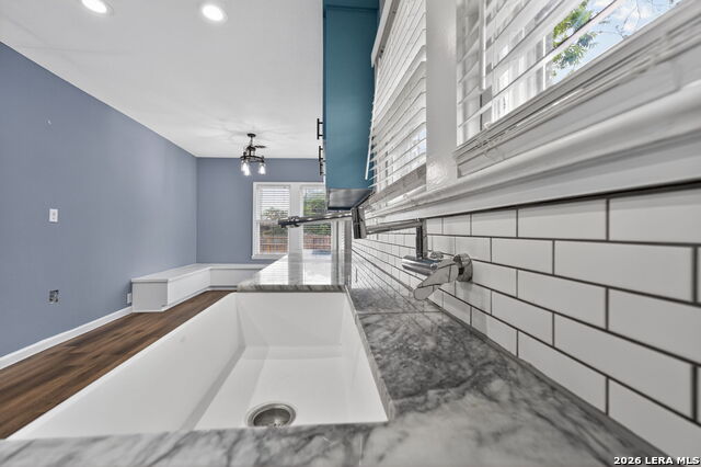 Image 14 of 46 For 703 Krezdorn St E