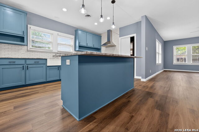 Image 17 of 46 For 703 Krezdorn St E