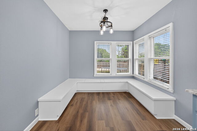 Image 18 of 46 For 703 Krezdorn St E