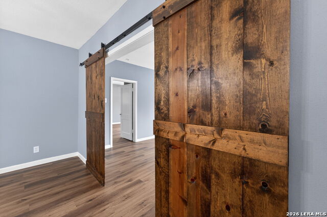 Image 19 of 46 For 703 Krezdorn St E