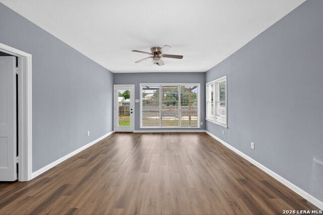 Image 20 of 46 For 703 Krezdorn St E