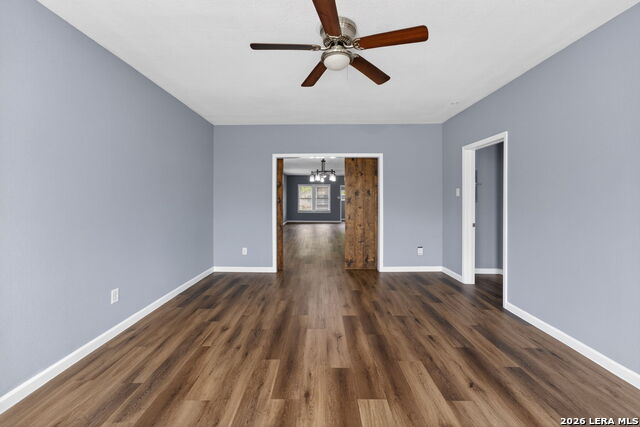 Image 21 of 46 For 703 Krezdorn St E