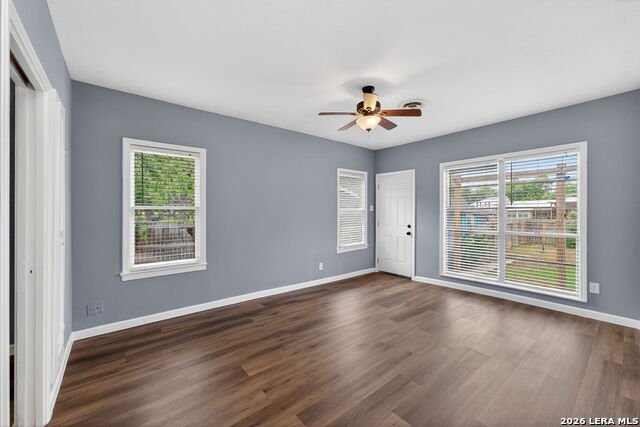 Image 22 of 46 For 703 Krezdorn St E