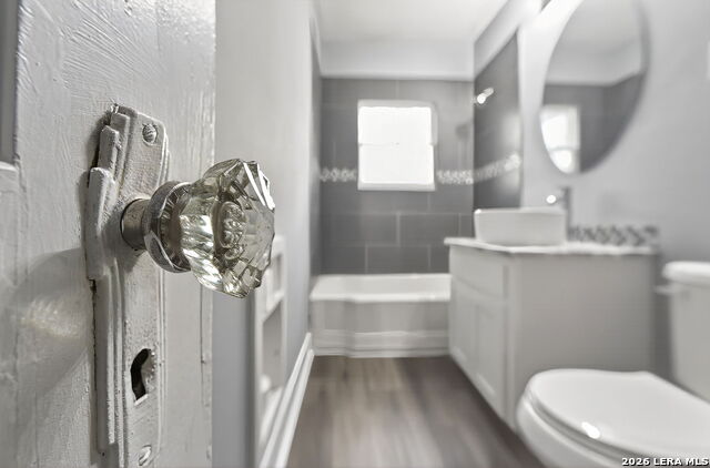 Image 30 of 46 For 703 Krezdorn St E