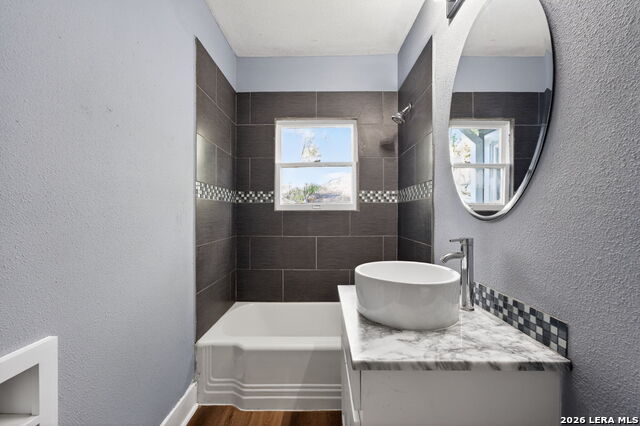 Image 32 of 46 For 703 Krezdorn St E