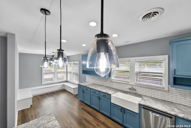 Image 37 of 46 For 703 Krezdorn St E