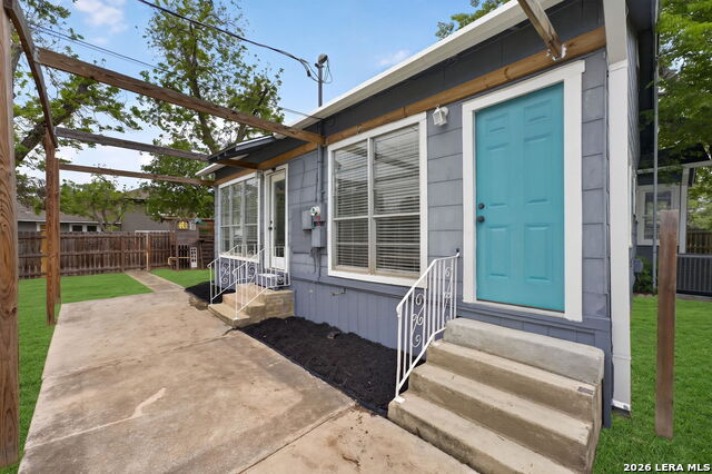 Image 39 of 46 For 703 Krezdorn St E