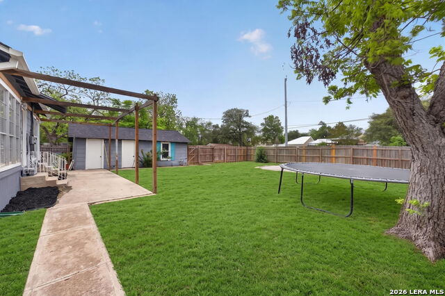 Image 41 of 46 For 703 Krezdorn St E