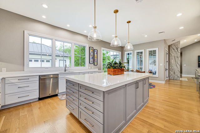 Image 21 of 52 For 605 Morningside