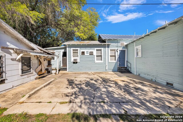 Image 3 of 13 For 121 Howard  3