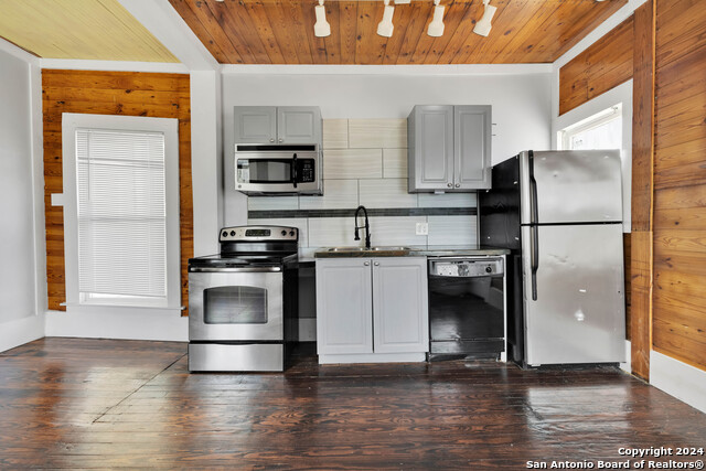 Image 7 of 13 For 121 Howard  3