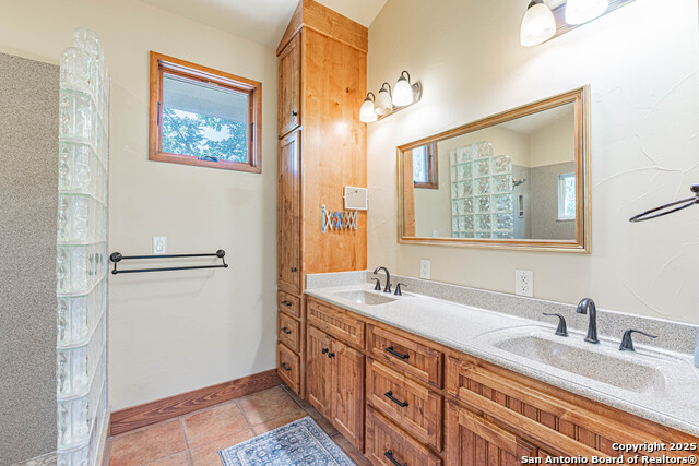 Listing photo id 11 for 2041 Fm 1340