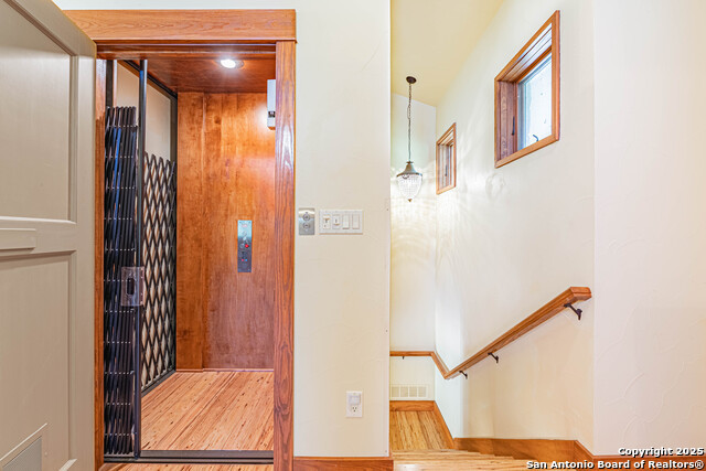 Listing photo id 15 for 2041 Fm 1340