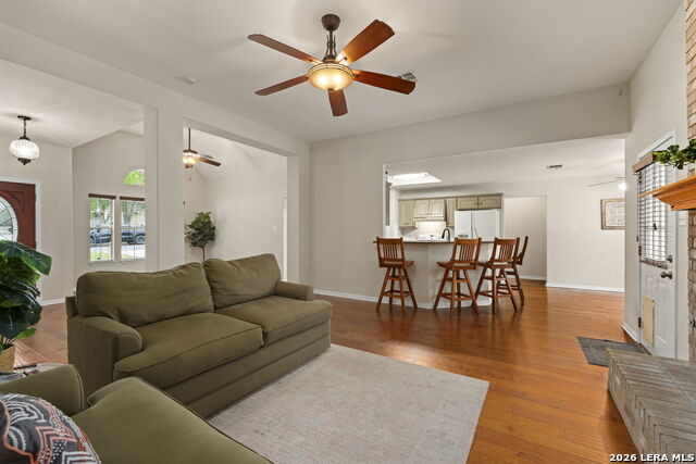 Listing photo id 8 for 115 River Mdw