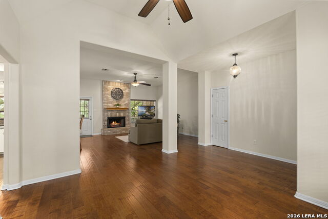 Listing photo id 9 for 115 River Mdw