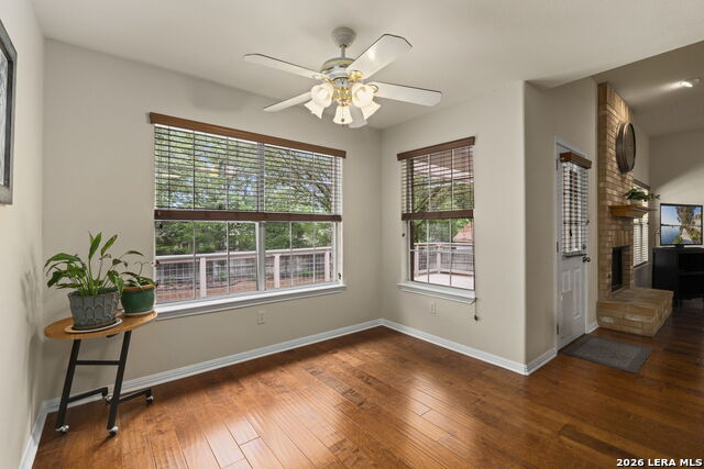 Listing photo id 10 for 115 River Mdw