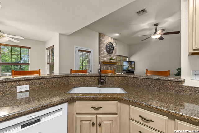 Listing photo id 12 for 115 River Mdw