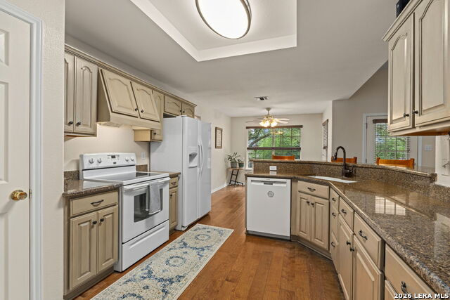 Listing photo id 13 for 115 River Mdw