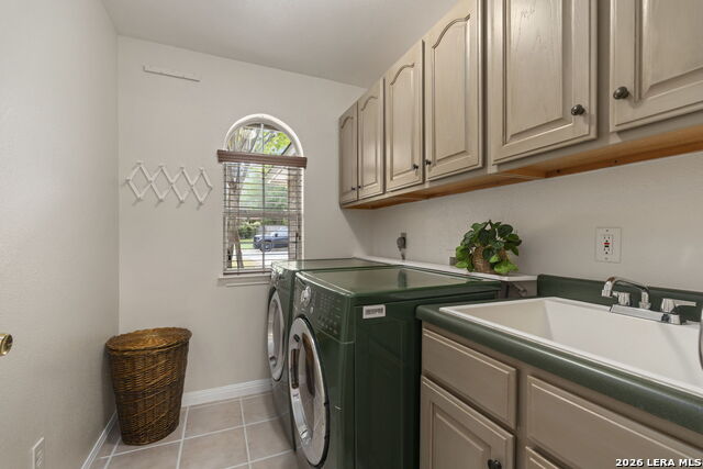 Listing photo id 15 for 115 River Mdw