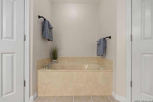 Listing photo id 20 for 115 River Mdw