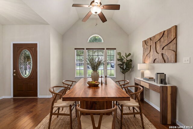 Listing photo id 3 for 115 River Mdw