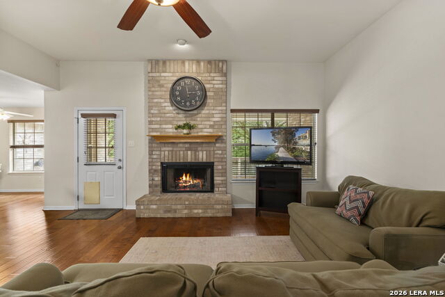 Listing photo id 6 for 115 River Mdw