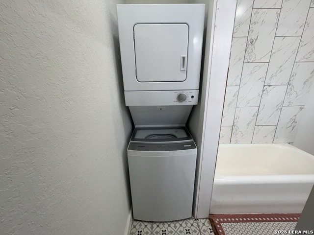 Image 17 of 27 For 1020 French Place W 4