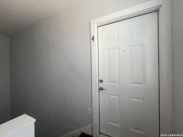 Image 20 of 27 For 1020 French Place W 4