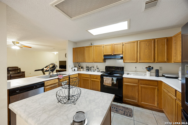 Image 12 of 30 For 6425 Maverick Oak