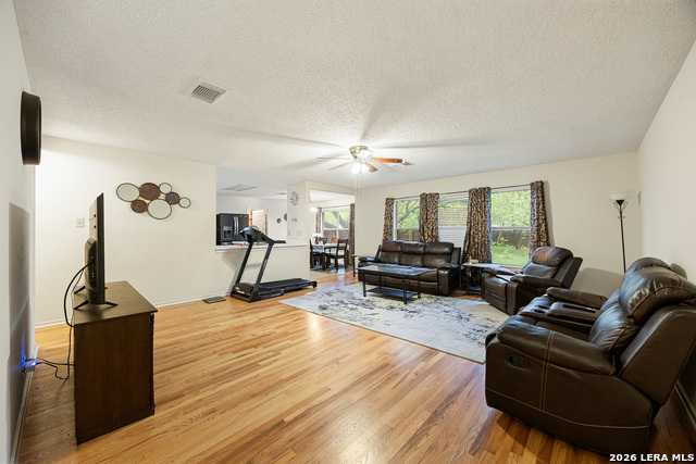 Image 5 of 30 For 6425 Maverick Oak