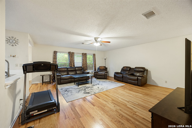 Image 6 of 30 For 6425 Maverick Oak