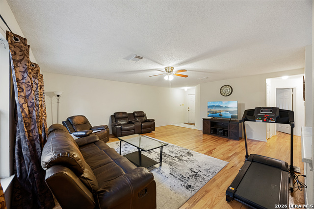 Image 7 of 30 For 6425 Maverick Oak