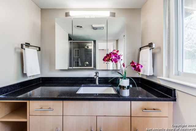 Image 10 of 15 For 415 Robinhood