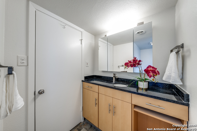 Image 12 of 15 For 415 Robinhood