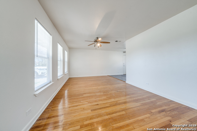 Image 3 of 15 For 415 Robinhood